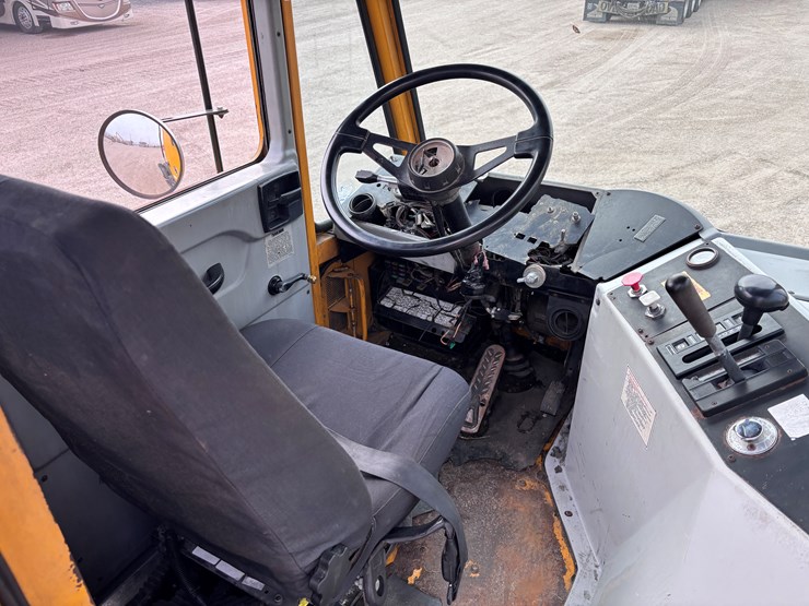 #233-•-2011-ottawa-spotter-truck-|-bill-of-sale-only-image-8