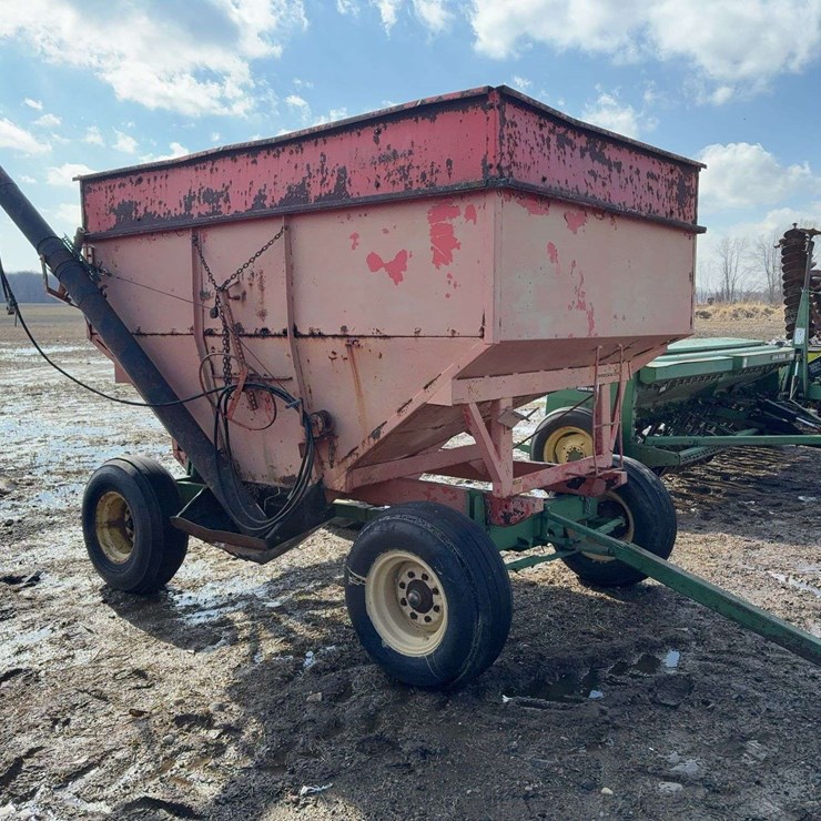 Seed wagon, hydraulic auger, John Deere gear
