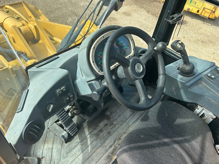 2012-caterpillar-938h-image-9