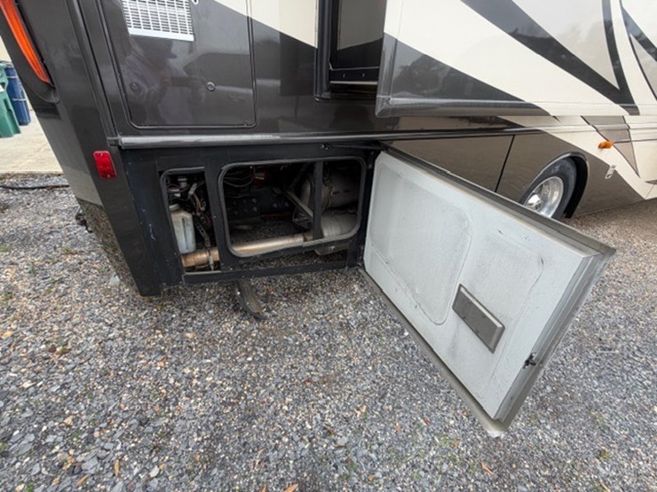 #1339-•-2011-fleetwood-36j-discovery-rv-/-motorhome-image-64