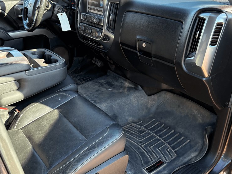 2015-chevrolet-silverado-image-12