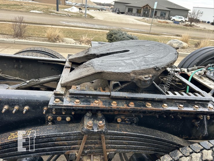 2017-mack-granite-gu713-image-69