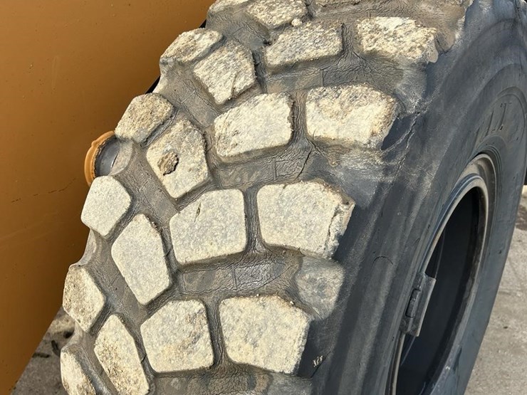 2019-case-721g-image-32