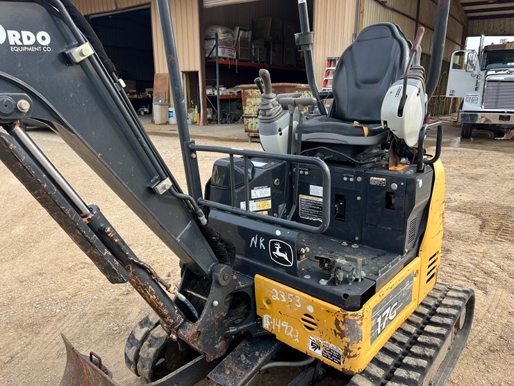 2017-deere-17g-image-9