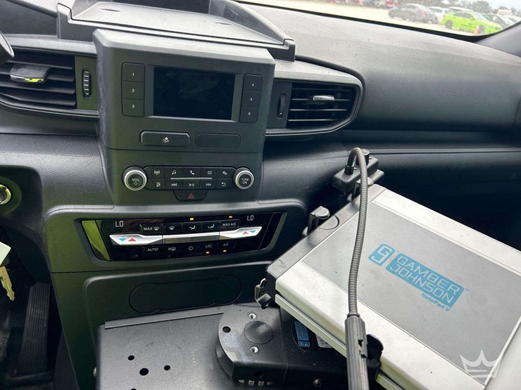 2020-ford-explorer-image-15