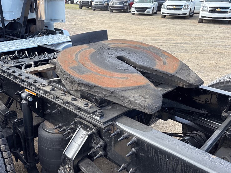 #228-•-2017-freightliner-image-5