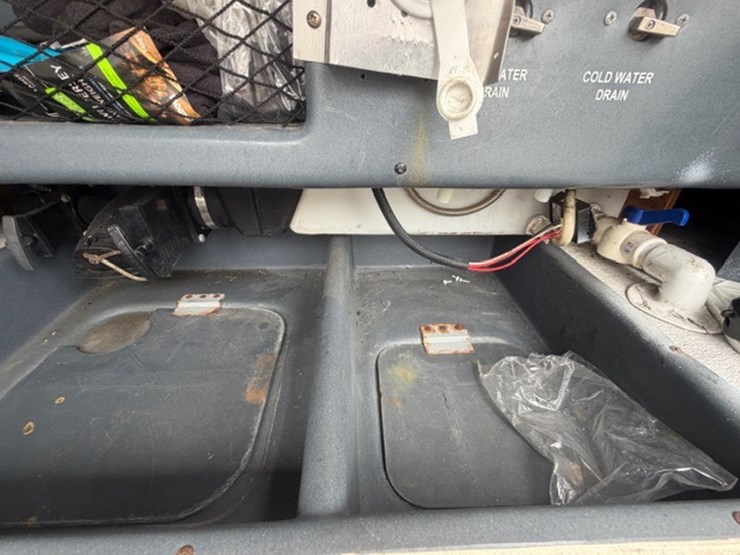 #1339-•-2011-fleetwood-36j-discovery-rv-/-motorhome-image-49