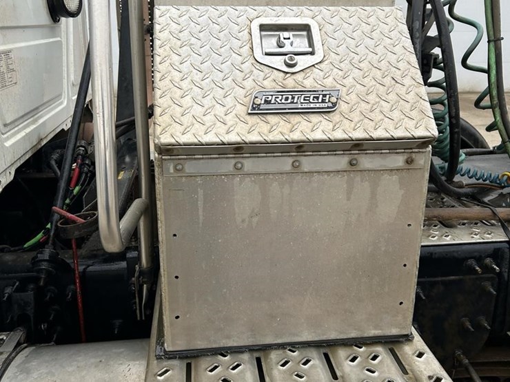 2017-mack-granite-gu713-image-10