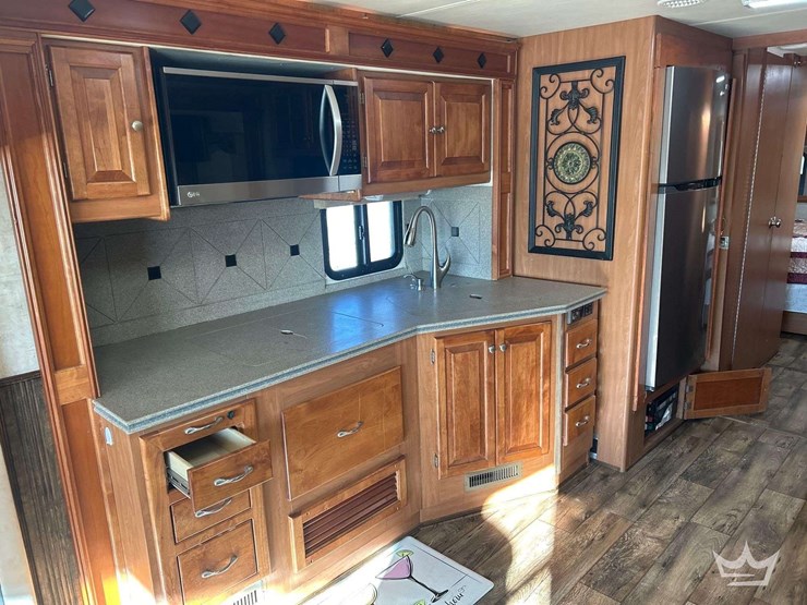 2008-freightliner-allegro-bay-class-a-motorhome-image-12