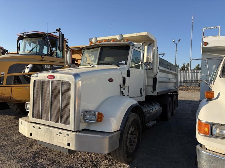 2015-peterbilt-365-image-1