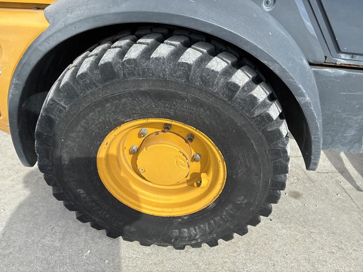 2021-deere-204l-image-46