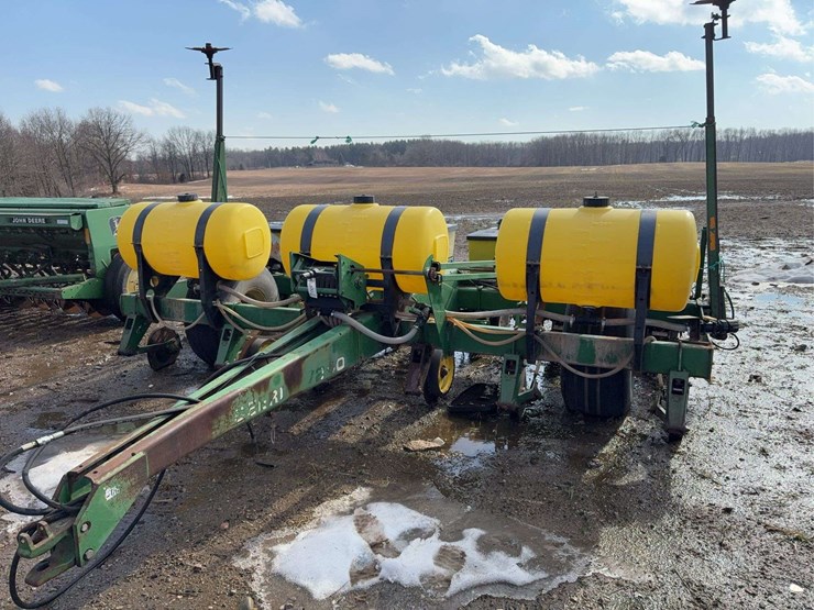 john-deere-7240-image-1