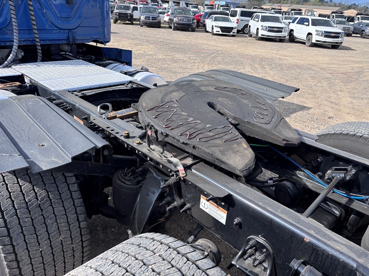 #205-•-2020-freightliner-cascadia-image-5