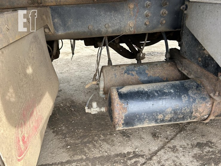 2007-freightliner-columbia-120-image-32