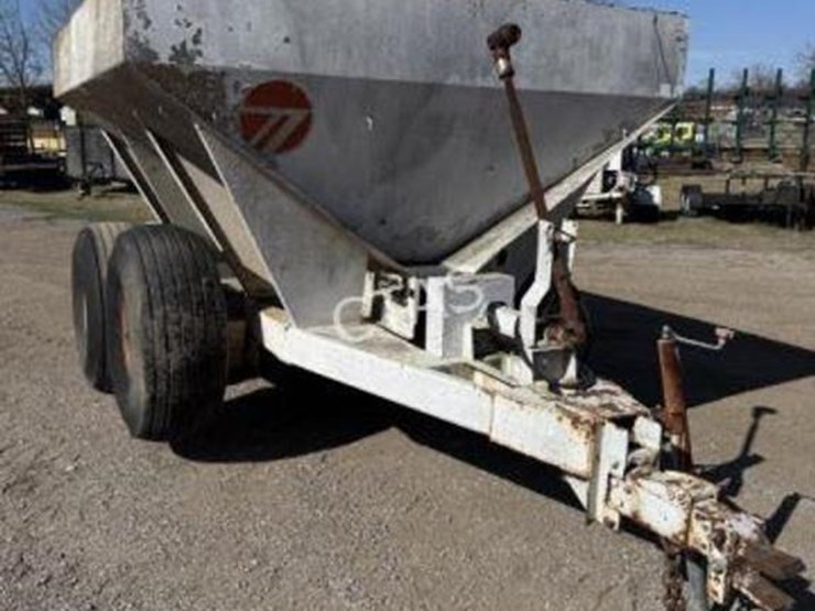 #53-•-tyler-moonwalk-260-pull-behind-dry-fertilizer-image-1