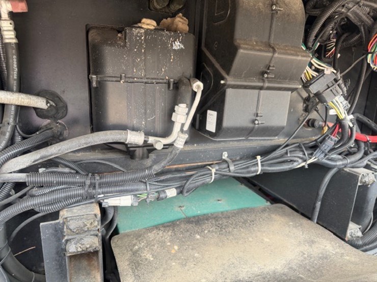 #1339-•-2011-fleetwood-36j-discovery-rv-/-motorhome-image-30