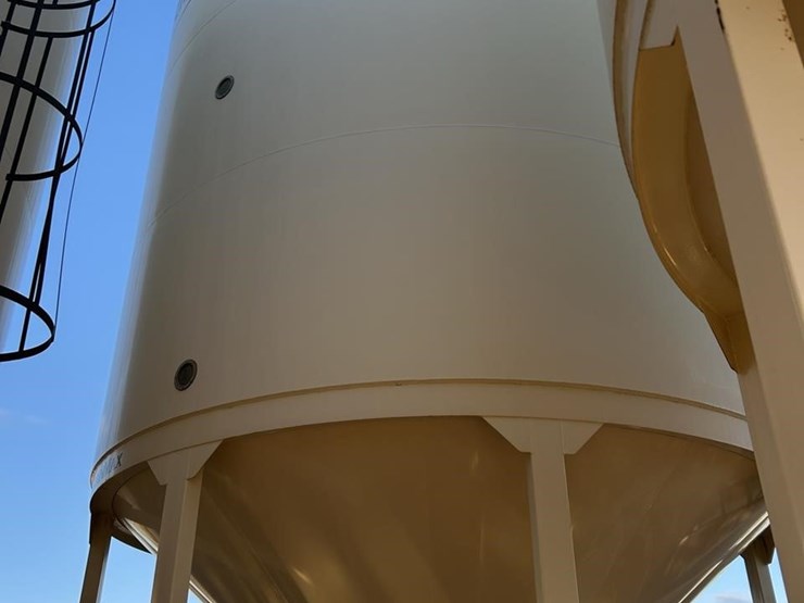 meridian-3000-bushel-hopper-bin-(9)-406-image-1