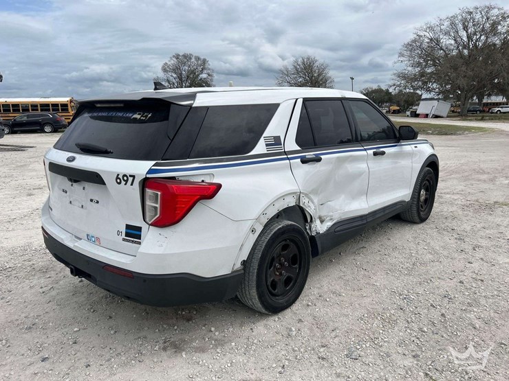 2020-ford-explorer-image-3