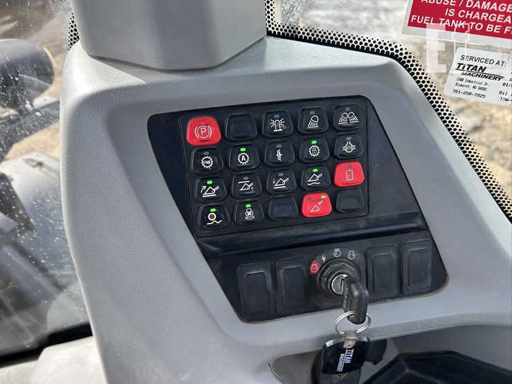 2019-case-721g-image-39