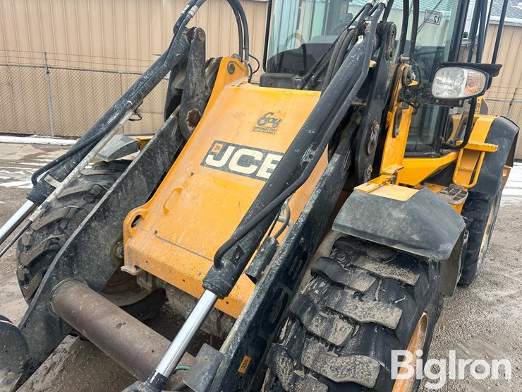2020-jcb-411-image-16