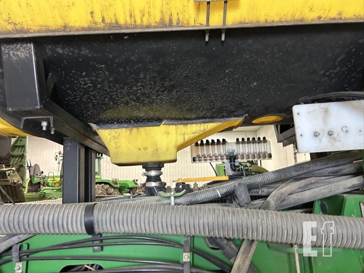 2010-john-deere-1770nt-image-35