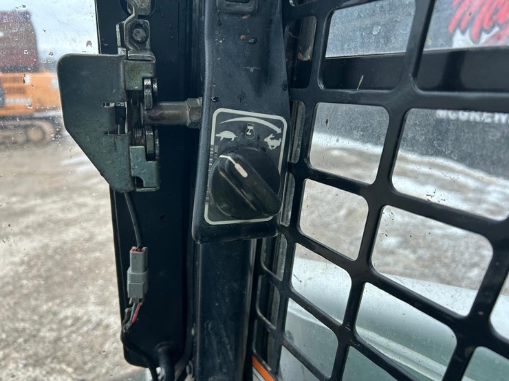 2019-bobcat-t870-image-27