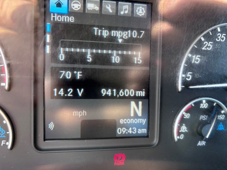 #205-•-2020-freightliner-cascadia-image-13