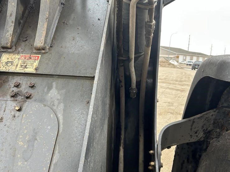 2019-case-721g-image-70