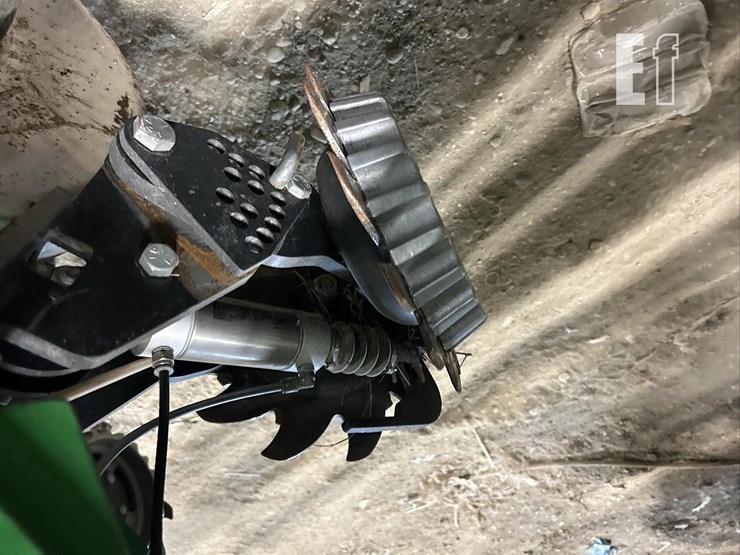 2010-john-deere-1770nt-image-12