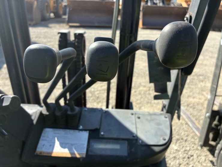 2007-toyota-8fgcu20-image-11