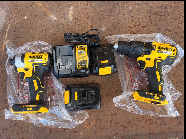 #7-•-dewalt-combo-set-drill-and-impact-image-2
