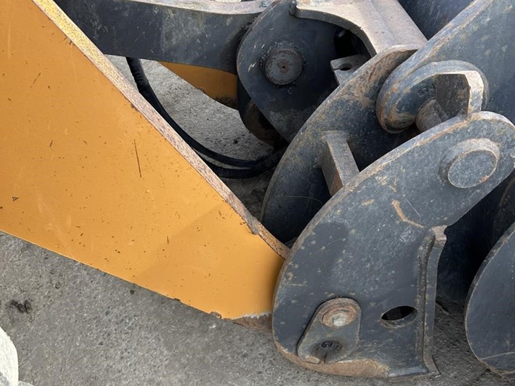 2019-case-721g-image-23