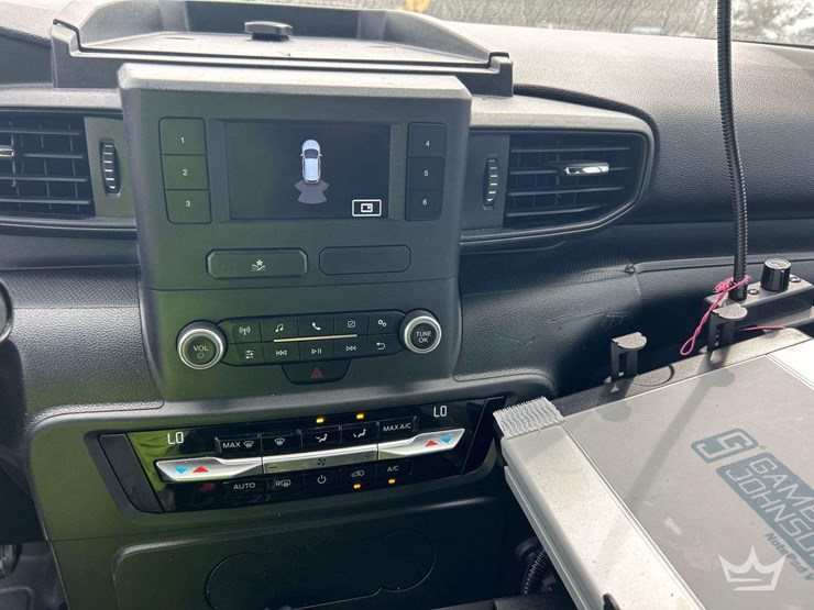 2022-ford-explorer-image-17