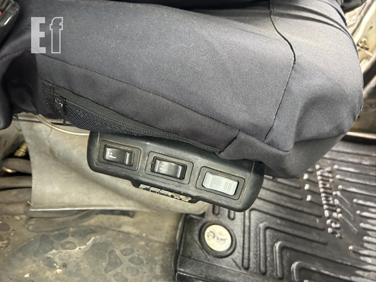 2017-mack-granite-gu713-image-35