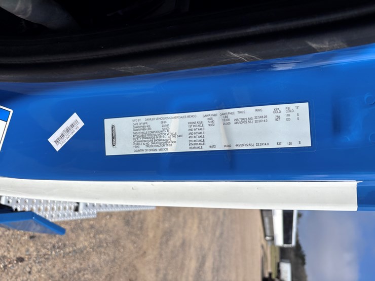 #205-•-2020-freightliner-cascadia-image-16