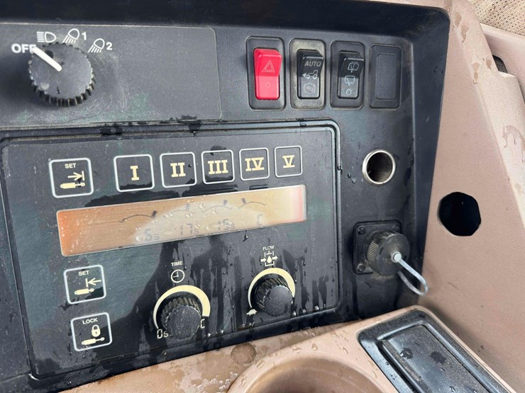 1997-john-deere-8300-image-27