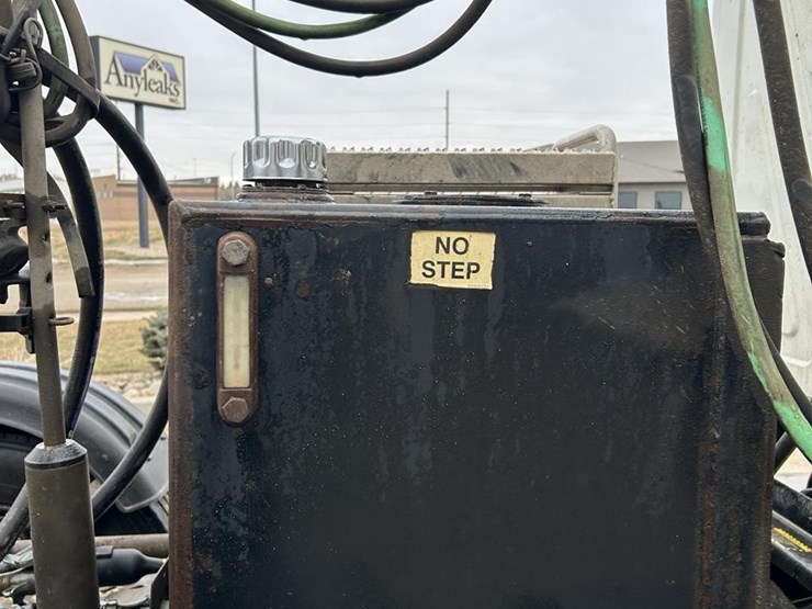 2017-mack-granite-gu713-image-57