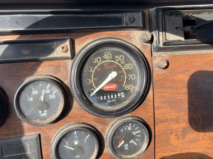 1990-peterbilt-377-image-18