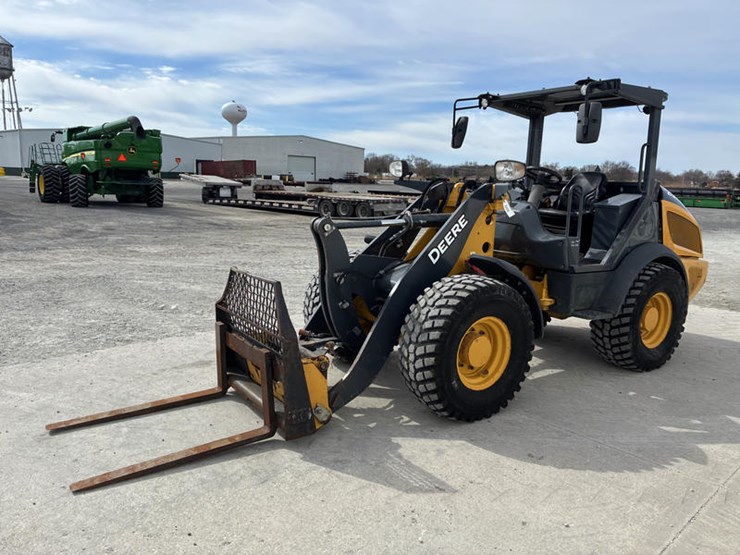 2021-deere-204l-image-10