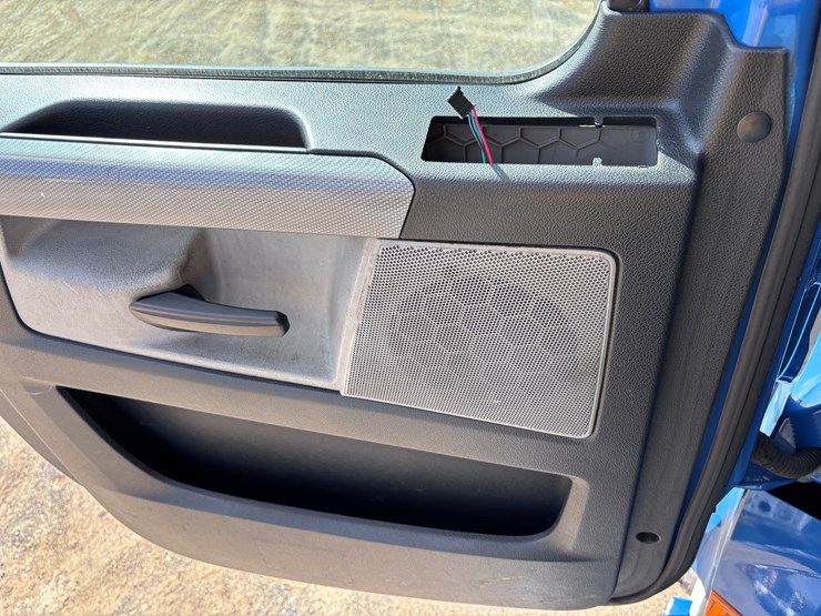 #205-•-2020-freightliner-cascadia-image-15