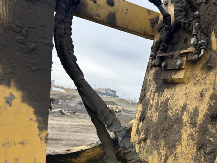 2023-caterpillar-336-image-32