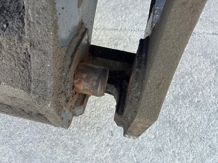 2011-deere-544k-image-15