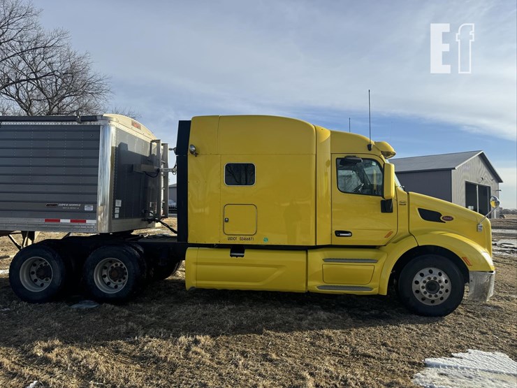 2015-peterbilt-579-image-31