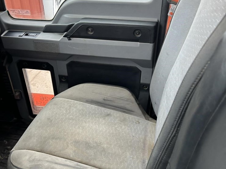 2019-mack-granite-64ft-image-44