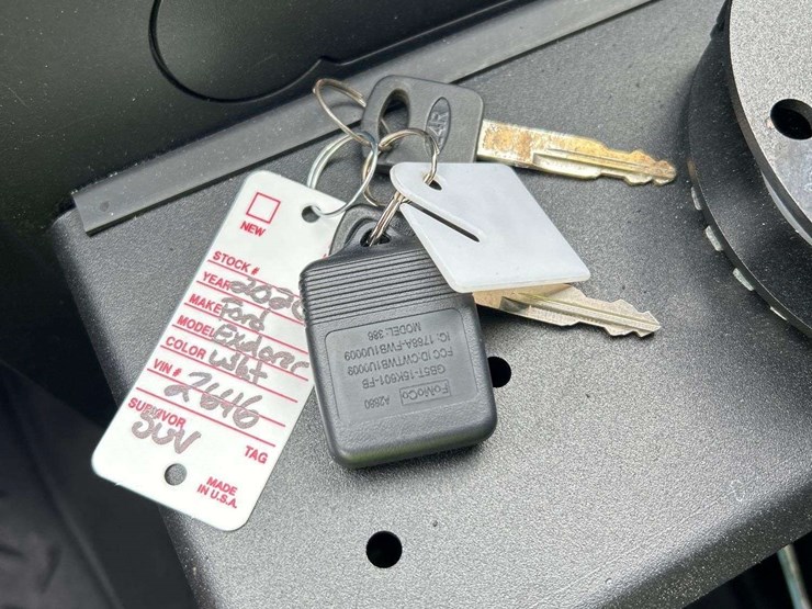 2020-ford-explorer-image-24