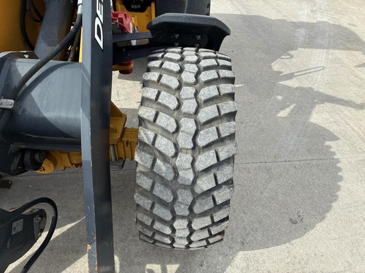 2021-deere-204l-image-41