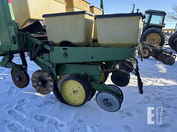 john-deere-7000-image-12