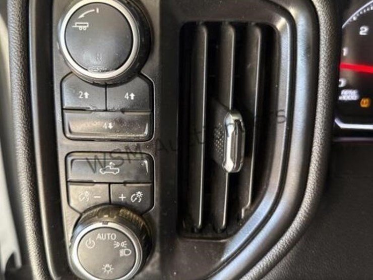 2022-chevrolet-silverado-3500hd-image-19