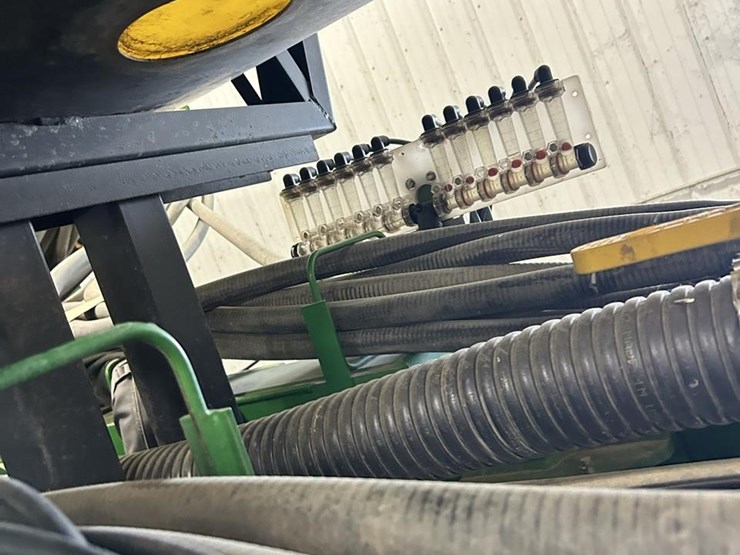 2010-john-deere-1770nt-image-23