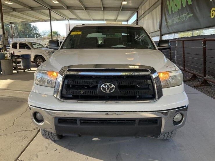 2011-toyota-tundra-image-3